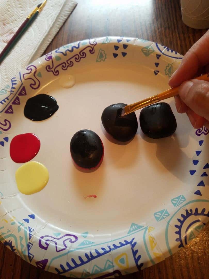 PHow to Paint a Ladybug on a Rock 6