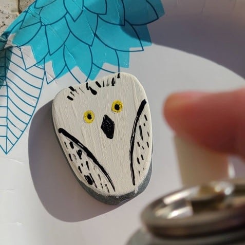 Sealing painted Snowy Owl rock