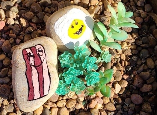 Bacon and Eggs Painted Rocks – A Tasty Project!