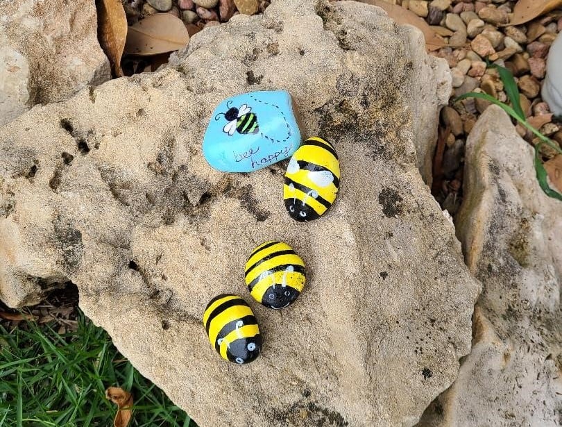 How to Paint a Bee on a Rock – 2 easy ways