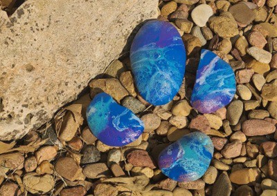 Easy Acrylic Paint Pouring on Rocks