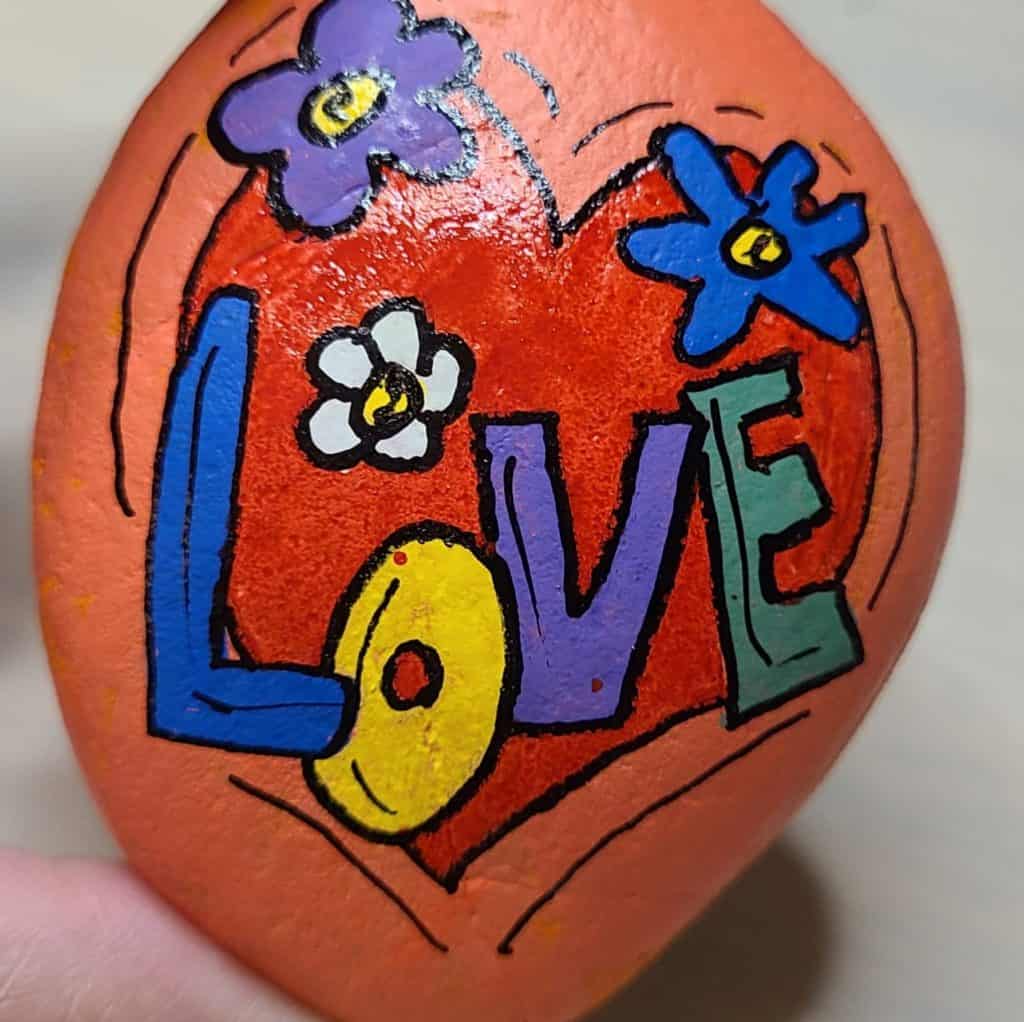 Love heart rock - outline the design