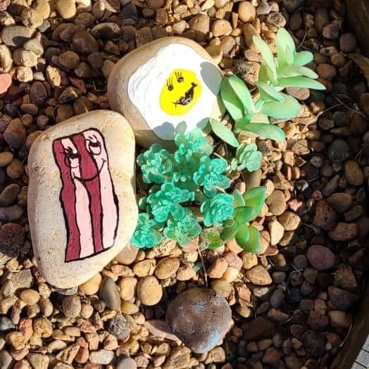 Bacon and Eggs painted rocks by Rock Rembrandt