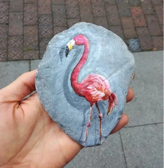 Hand-painted rock (Flamingo) by DiegoGodoyArt
