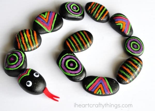 Patterned Rocks Snake Craft by I Heart Crafty Things