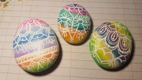 Rachel's Rocks Easter egg rock tutorial by Rachel's Rocks Canada