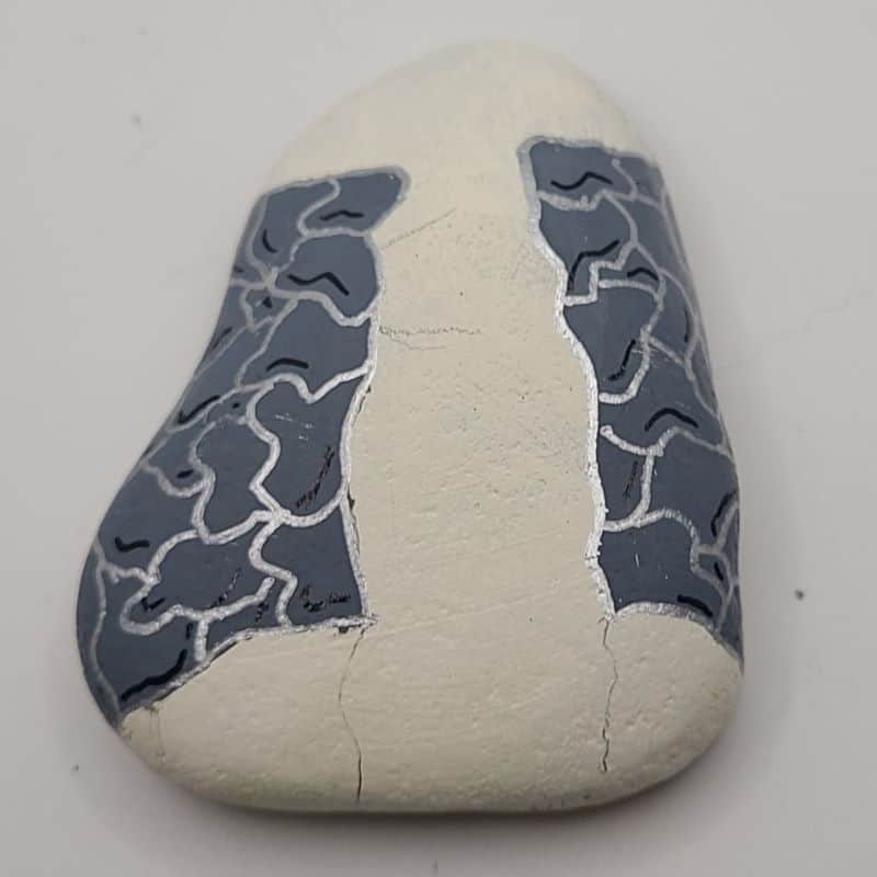 paint a waterfall on a rock design 2b